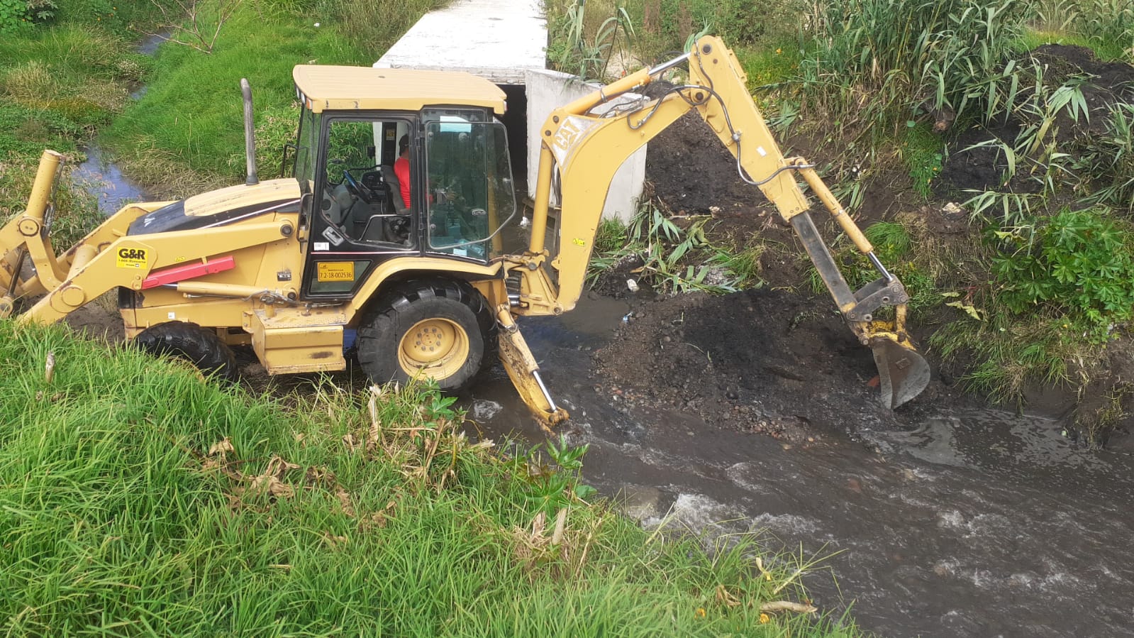 EL GADP PICAIHUA REALIZA LIMPIEZA DE QUEBRADA 